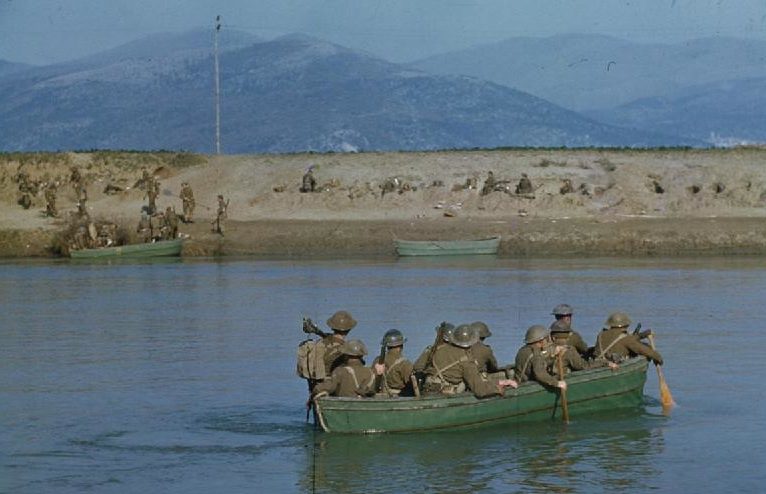 Британские саперы форсируют реку Гарильяно. 19 января 1944 г.