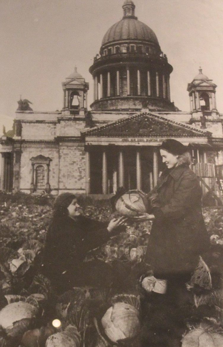 Софиевская площадь. Осень, 1942 г.