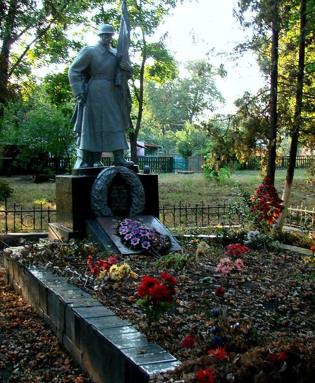 с. Литвиновка Вышгородского р-на. Памятник на братской могиле воинов, погибших в 1943 году.