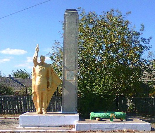 с. Сафьяны Измаильского р-на. Памятник, установленный в 1975 году на братской могиле, в которой похоронено 110 советских воинов, погибшим в годы войны. 