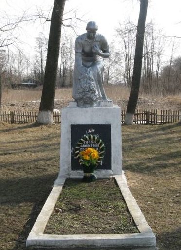 с. Корнеевка Барышевского р-на. Памятник в центре села, установлен на братской могиле воинов, погибших в боях за село.