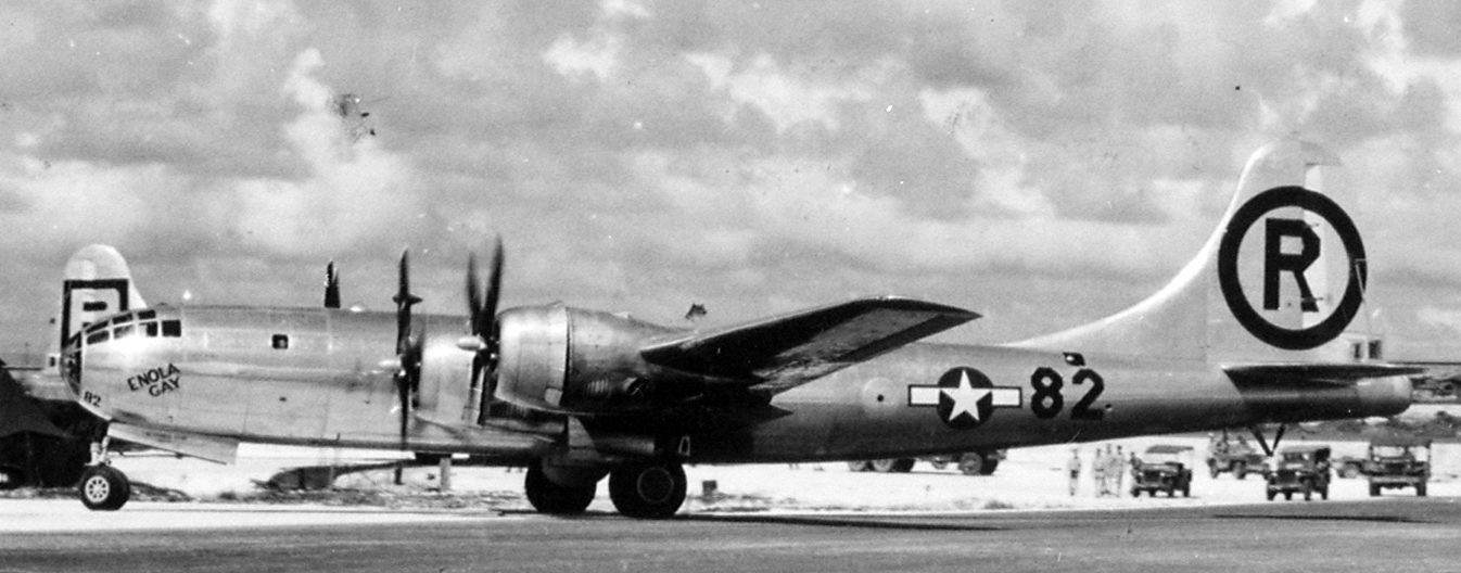 Бомбардировщик B-29 Superfortress, с которого был сброшен «Малыш». 6 августа 1945 г.