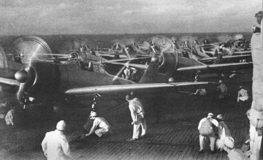 Японские самолеты перед вылетом. 7 декабря 1941 г.