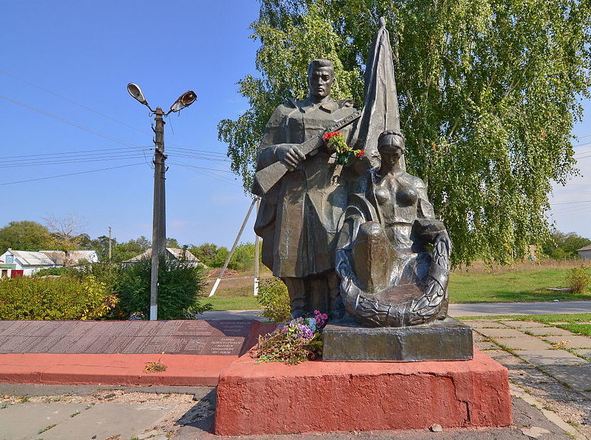 с. Зеленьки Мироновского р-на. Памятник в центре села, установленный в 1953 году землякам, погибшим в годы войны. 
