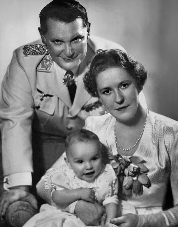 Супруги Герман и Эмма Геринг с дочерью.