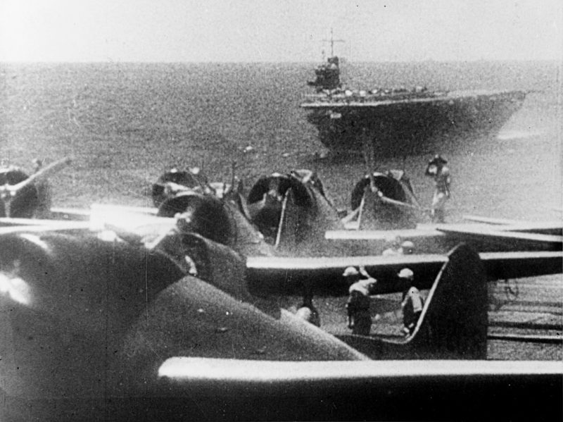 Японские самолеты готовятся атаковать Перл-Харбор. 7 декабря 1941 г.
