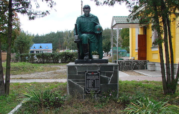 с. Тетерев Бородянского р-на. Памятник по улице Филиппова, 2 установлен в 1955 году на братской могиле воинов, погибших в годы войны.