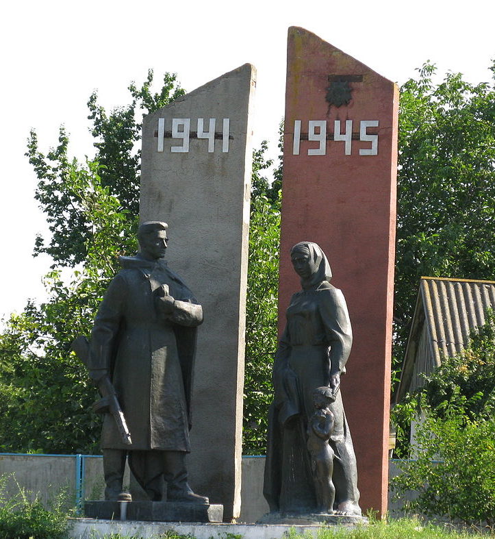с. Богдановка Яготинского р-на. Памятник воинам, погибшим в годы войны.