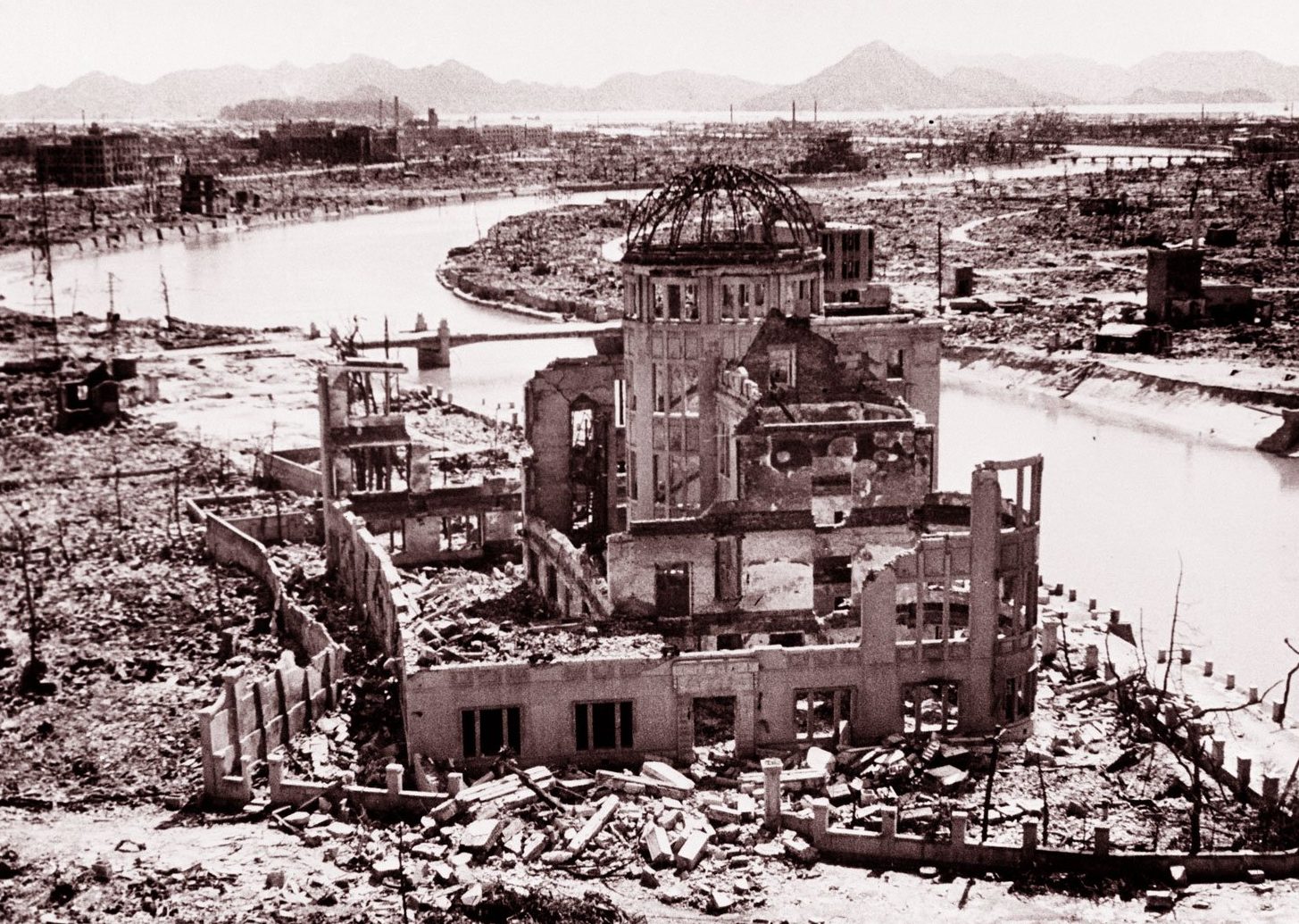 Последствия взрыва. Вид с высоты. 6 августа, 1945 г.