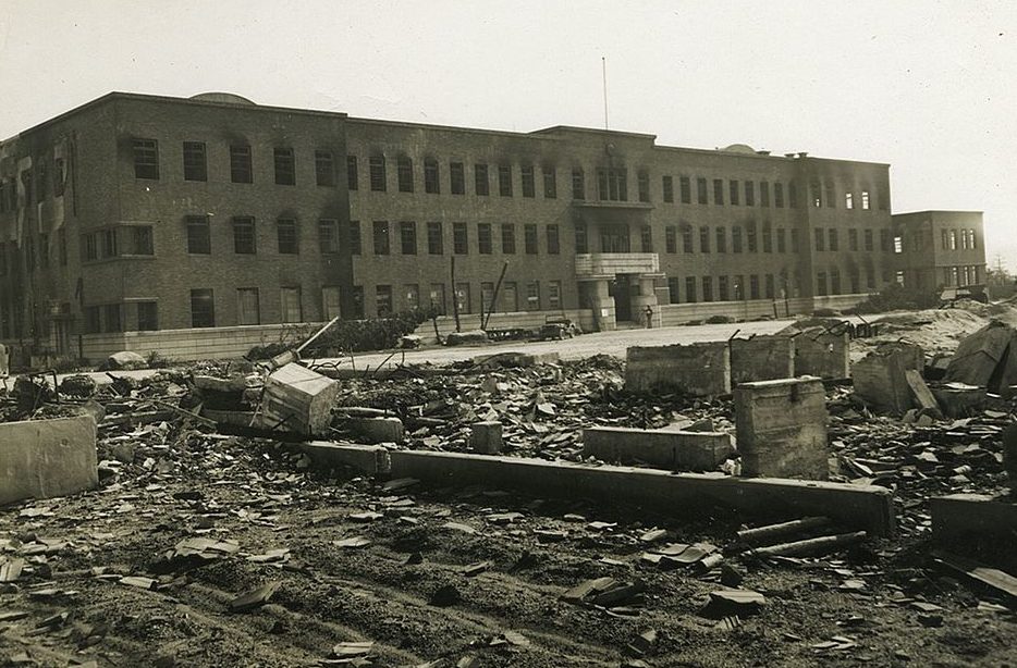 Руины университета Хиросимы. Август 1945 г.
