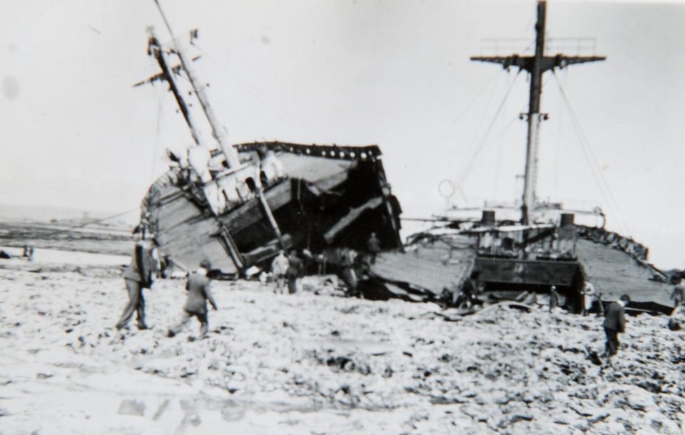 Разрушенные корабли в гавани. Дюнкерк, июнь 1940 г. 