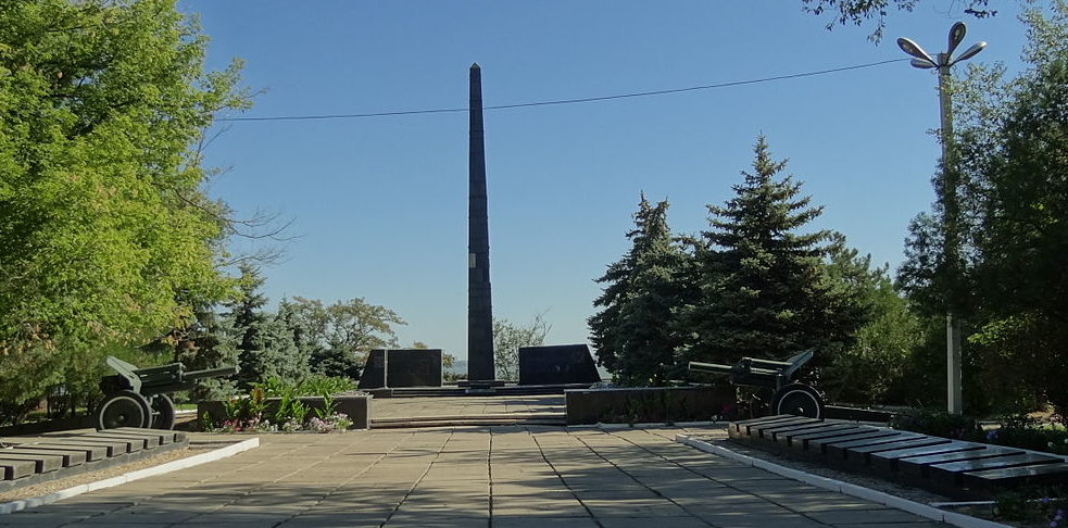 г. Белгород-Днестровский. Мемориал Славы, сооруженный в 1975 году по улице Греческой в честь 38 воинов, погибших при освобождении города в августе 1944 года. 
