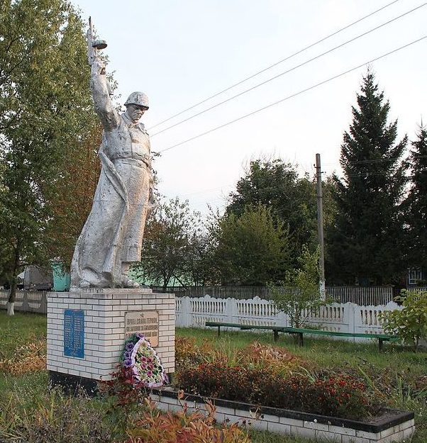 с. Сомкова Долина Переяслав-Хмельницкого р-на. Памятник у клуба, установленный в 1964 году на братской могиле воинов, погибшим в годы войны.