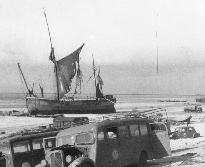 Брошенная техника на пляже Дюнкерка. 30 мая 1940 г.