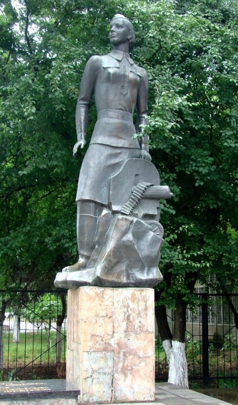 Скульптурная часть памятника.