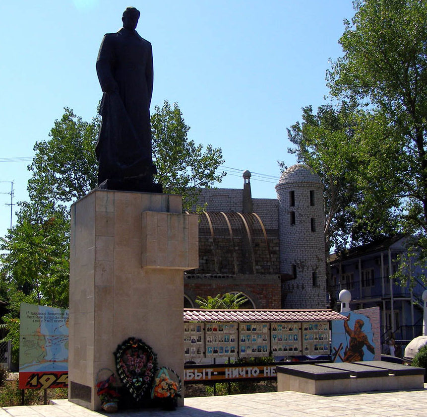 с. Затока Белгород-Днестровского р-на. Мемориал погибшим воинам в 1944 году.