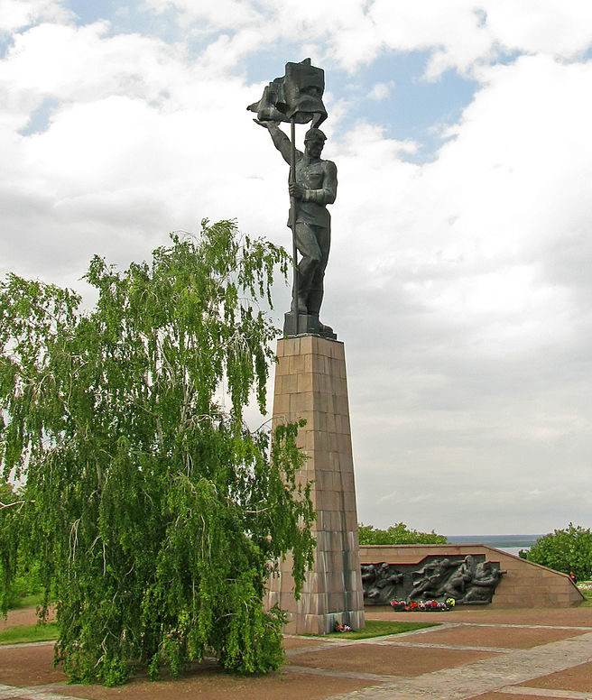 Центральный памятник мемориала. 