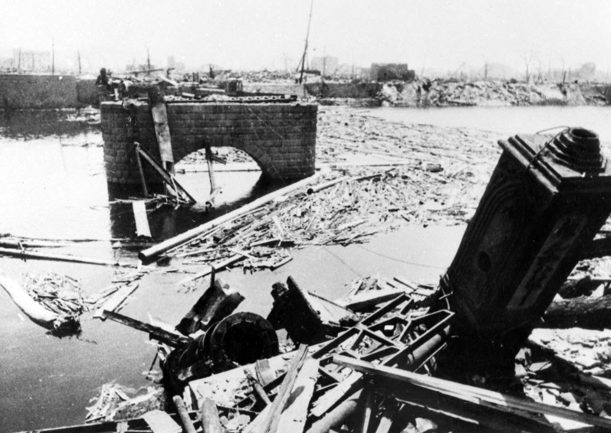 Разрушенный мост. Август 1945 г.