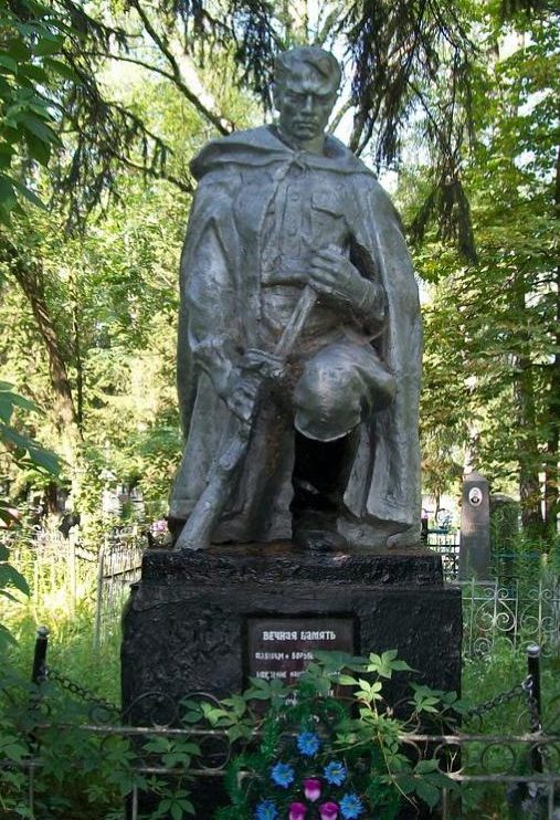 с. Бышев, Макаровского р-на. Памятник установлен в 1944 году на братских могилах, в которых похоронено 173 воина, погибших в боях при освобождении села в ноябре 1943 года.