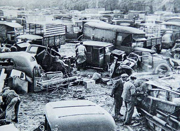 Брошенная техника на пляже Дюнкерка. 30 мая 1940 г.