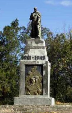 с. Семеновка Белгород-Днестровского р-на. Памятник, установленный в 1968 году воинам-односельчанам, погибшим в годы войны. 