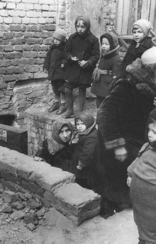 Жизнь в блокадном Ленинграде. 1942 г.
