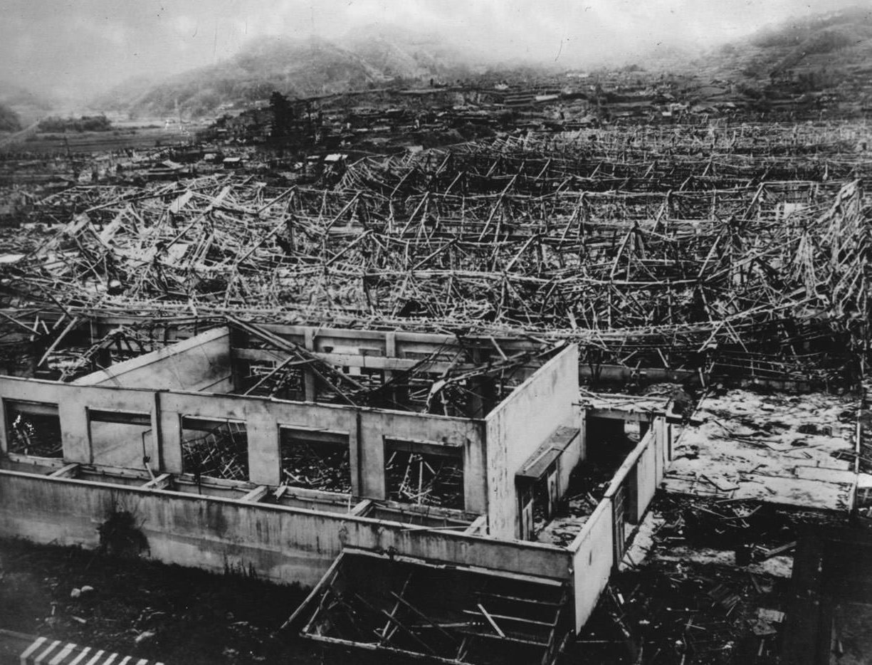 Руины города. Август 1945 г.