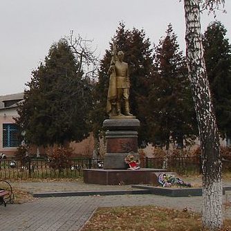 г. Буча. Памятник, установленный в 1957 году по улице Яблонской на братской могиле воинов, погибших в годы войны. 