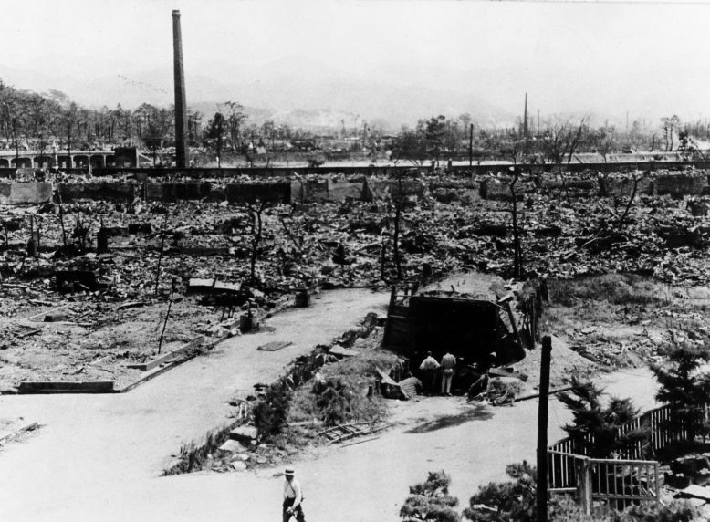 Руины города. Август 1945 г.