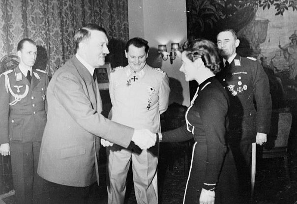 Ханна Рейч с Гитлером и Герингом. Март, 1941 г. 