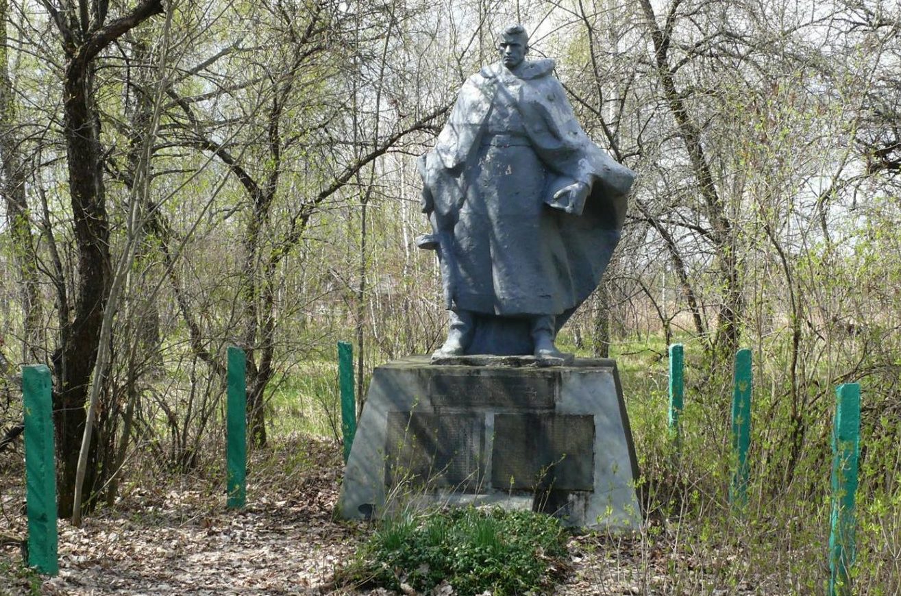 с. Замошье, Чернобыльская зона отчуждения. Памятник воинам, погибшим в ноябре 1943 года. 