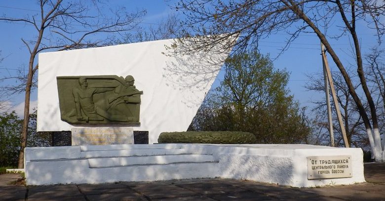 г. Одесса. Памятник защитникам Одессы - воинам 26-го пограничного полка и 3-го полка морской пехоты.