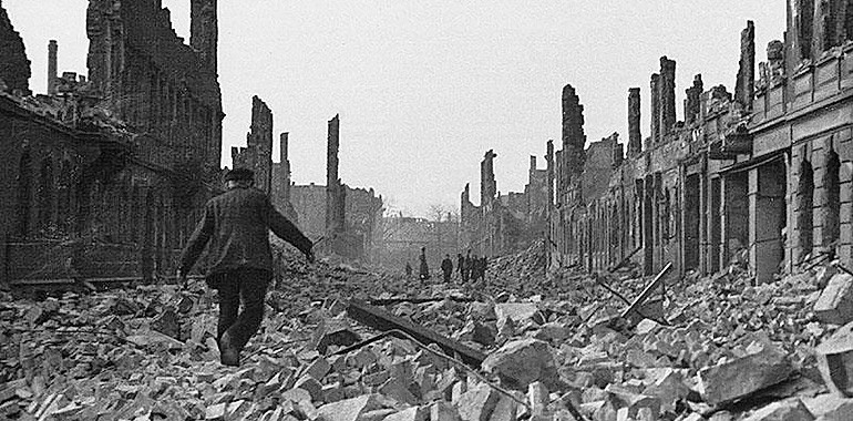 Виды разрушенного Дрездена. Февраль 1945 г.