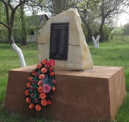 с. Толокунь Вышгородского р-на. Памятный знак погибшим односельчанам.