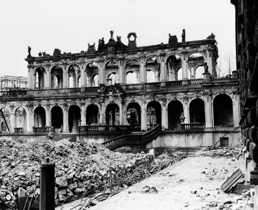Виды разрушенного Дрездена. Февраль 1945 г.