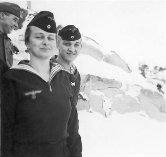 Женщины-служащие из вспомогательной службы ВМС.