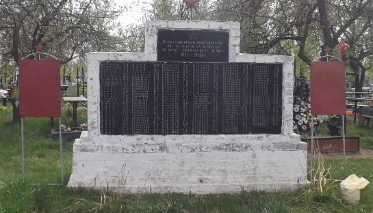 с. Ясногородка Вышгородского р-на. Памятный знак погибшим односельчанам на сельском кладбище.
