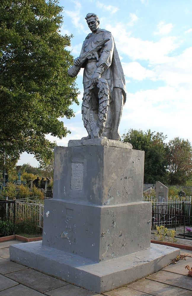г. Березань Бориспольского р-на. Памятник на кладбище по улице Садовой на месте захоронения погибших воинов, был установлен в 1952 году.