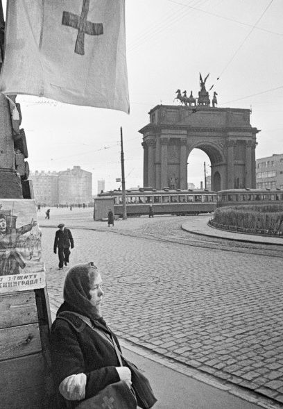 Санитарный пост у Нарвских ворот в Ленинграде. 9 октября 1941 г.
