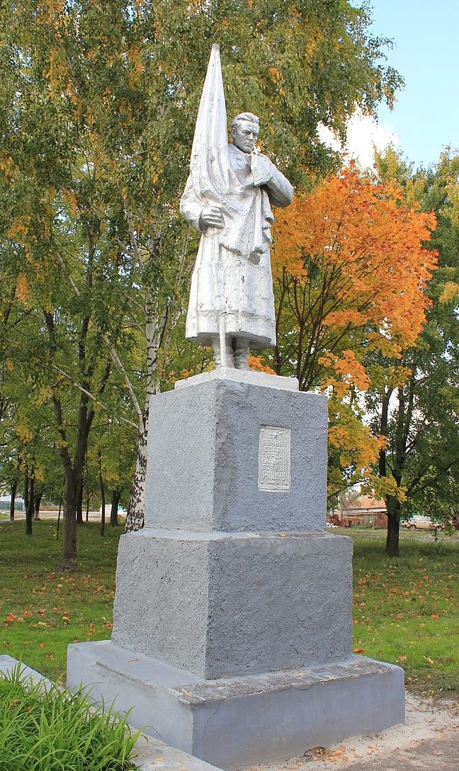 г. Березань Бориспольского р-на. Памятник по улице, установленный в 1956 году на братской могиле советских воинов, погибших в годы войны. 