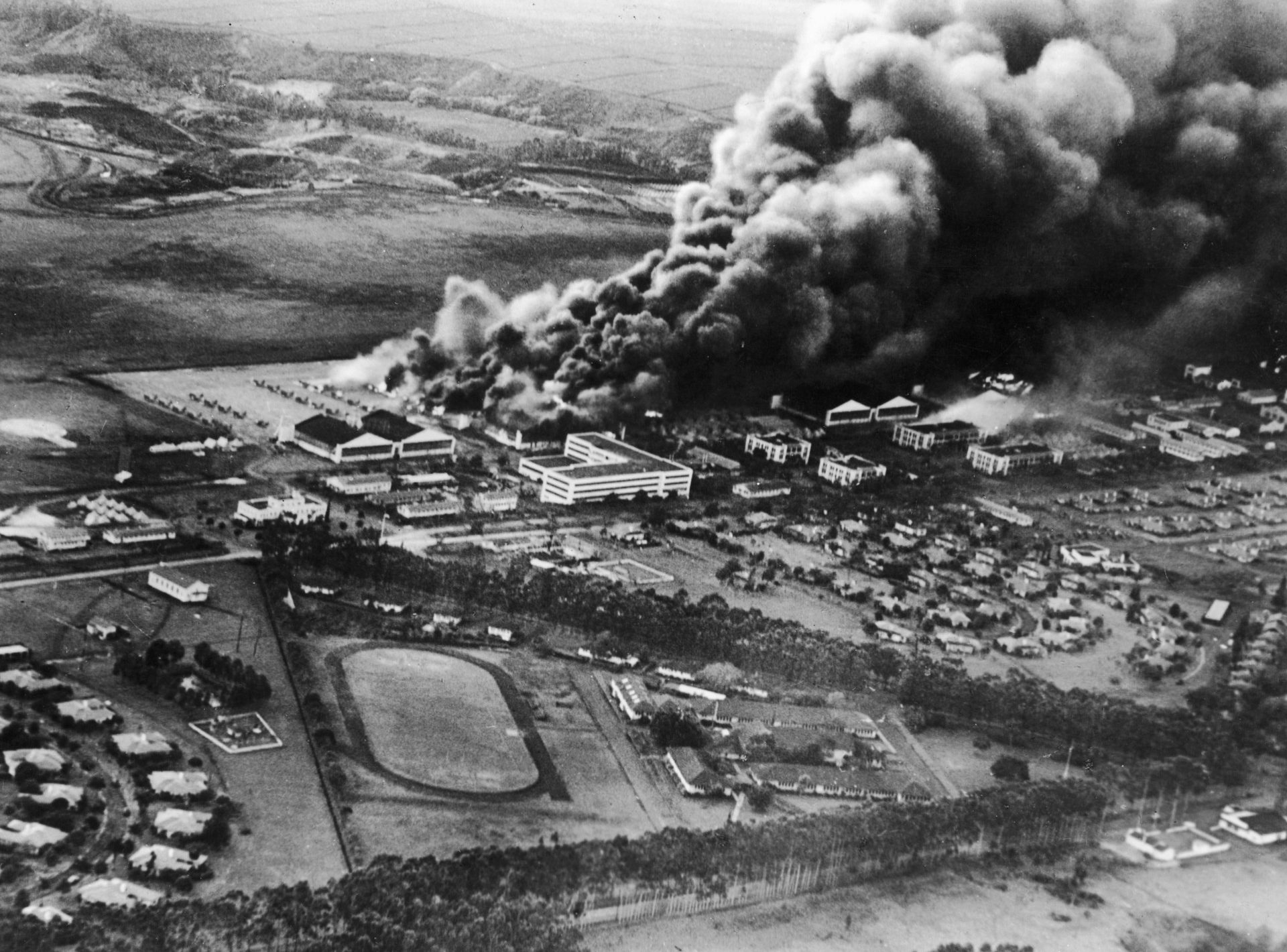 Пожар после налета на Перл-Харбор. 7 декабря 1941 г.