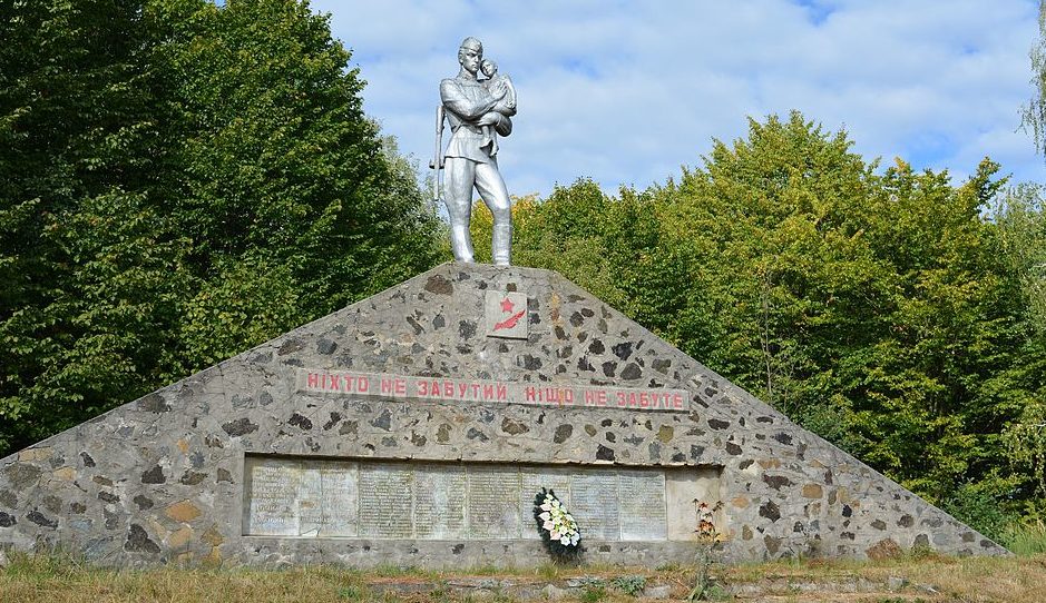 Памятник воинам-односельчанам.