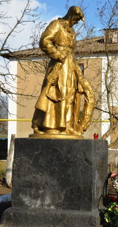 с. Гидерим Подольского р-на. Памятник погибшим воинам.