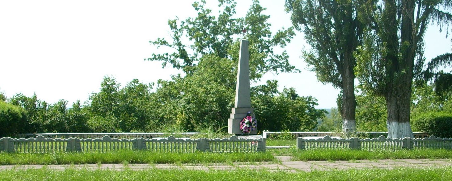 с. Головуров Бориспольского р-на. Памятник воинам, погибшим в годы войны.