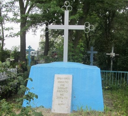 с. Боденьки Вышгородского р-на. Братская могила на сельском кладбище, в которой похоронены воины, павшие при освобождении села. 