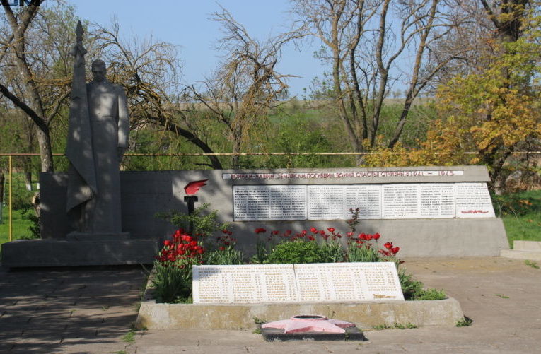 с. Еремеевка Раздельнянского р-на. Памятник воинам-освободителям, погибшим в годы войны.
