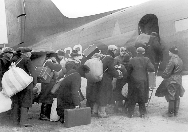 В эвакуацию. 1943 г.
