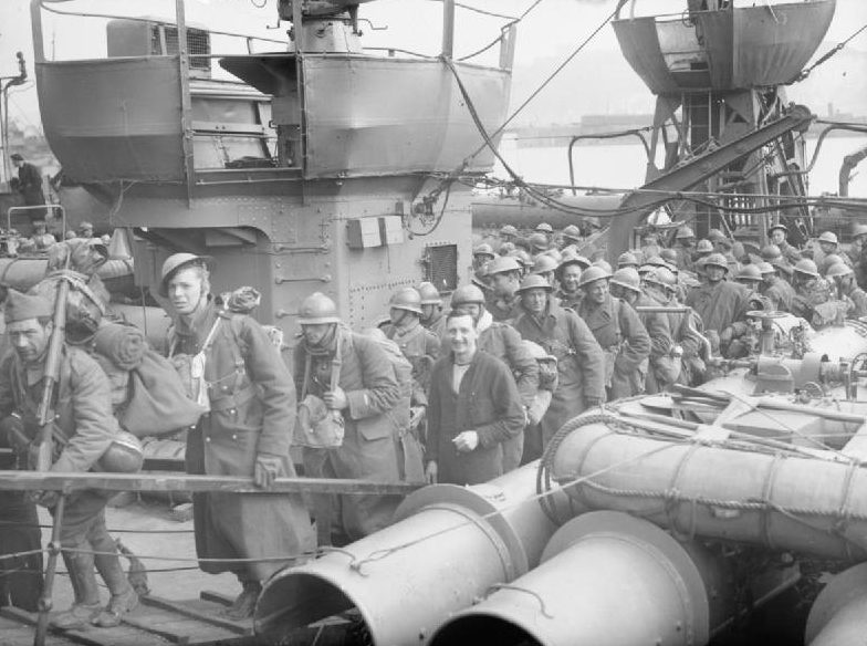 Британские войска сходят с эсминца. Довер, 26-29 мая 1940 г.