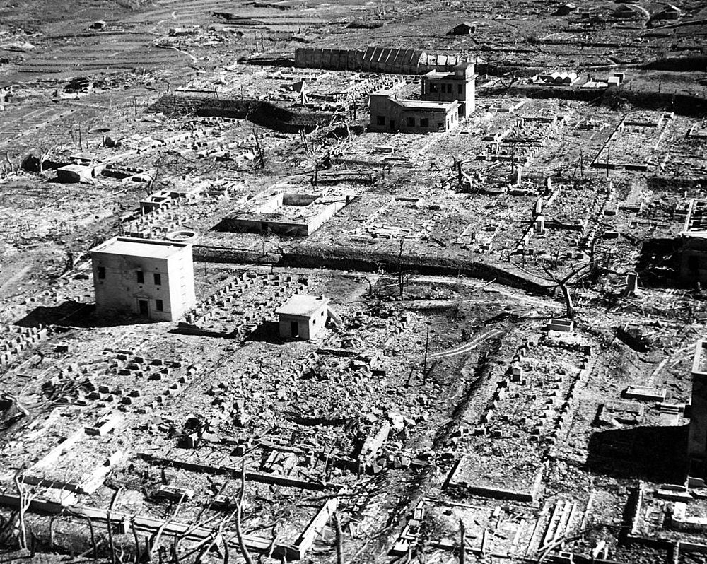 Вид на разрушенный Нагасаки с высоты. Август 1945 г.