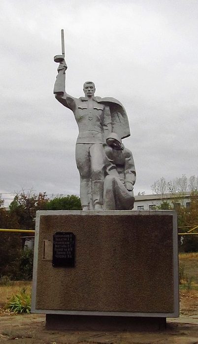 с. Нагорное Ренийского р-на. Памятник советским парашютистам-десантникам, погибшим в 1944 году.